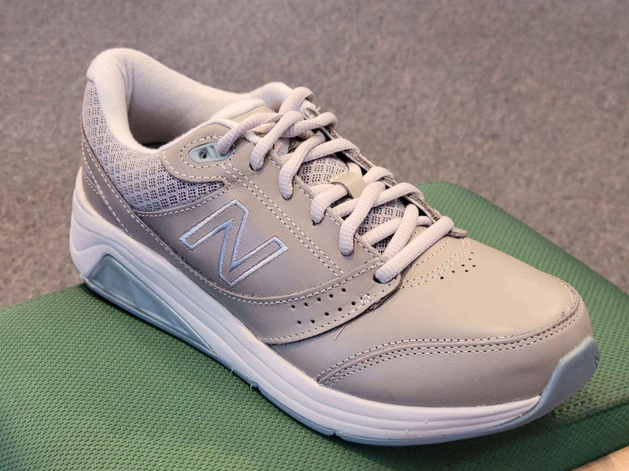New Balance Womens 928v3 Velcro Walking Shoes - White, White / 8 / 2E
